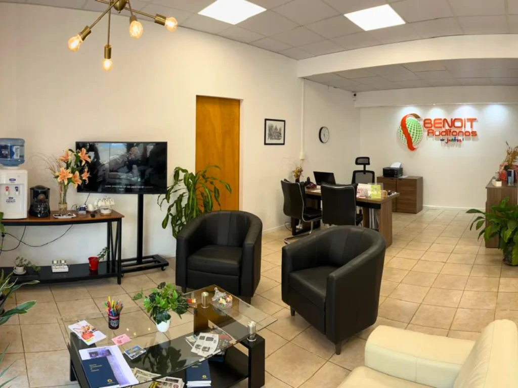 Sala de espera y recepción de Benoit Audífonos en Paysandú